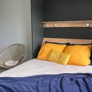 https://studio-entre-lacs-et-montagnes.hotels-rhonealpes.com